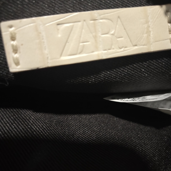 Zara Cream and Gold Clutch with Elegant Detailing - Picture 8 of 11